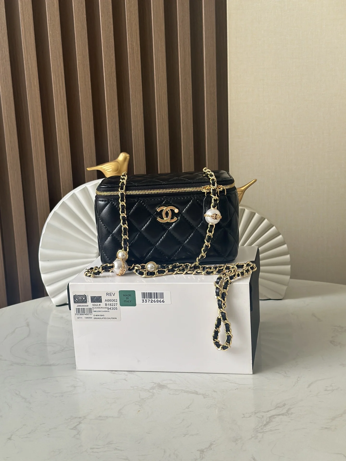 CHANEL Clutches Bags Lamb Leather (Black-Gold) 17CM F20202608070983