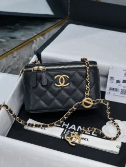 CHANEL Crossbody Bags Caviar Leather (Black-Gold) 17CM F00202608072519