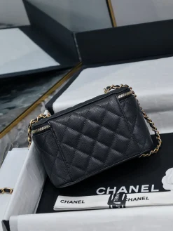 Alternative view of CHANEL Crossbody Bags Caviar Leather (Black-Gold) 17CM F00202608072519
