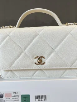 Alternative view of CHANEL Crossbody Bags Lambskin Leather (White-Gold) 19CM F20202608070042