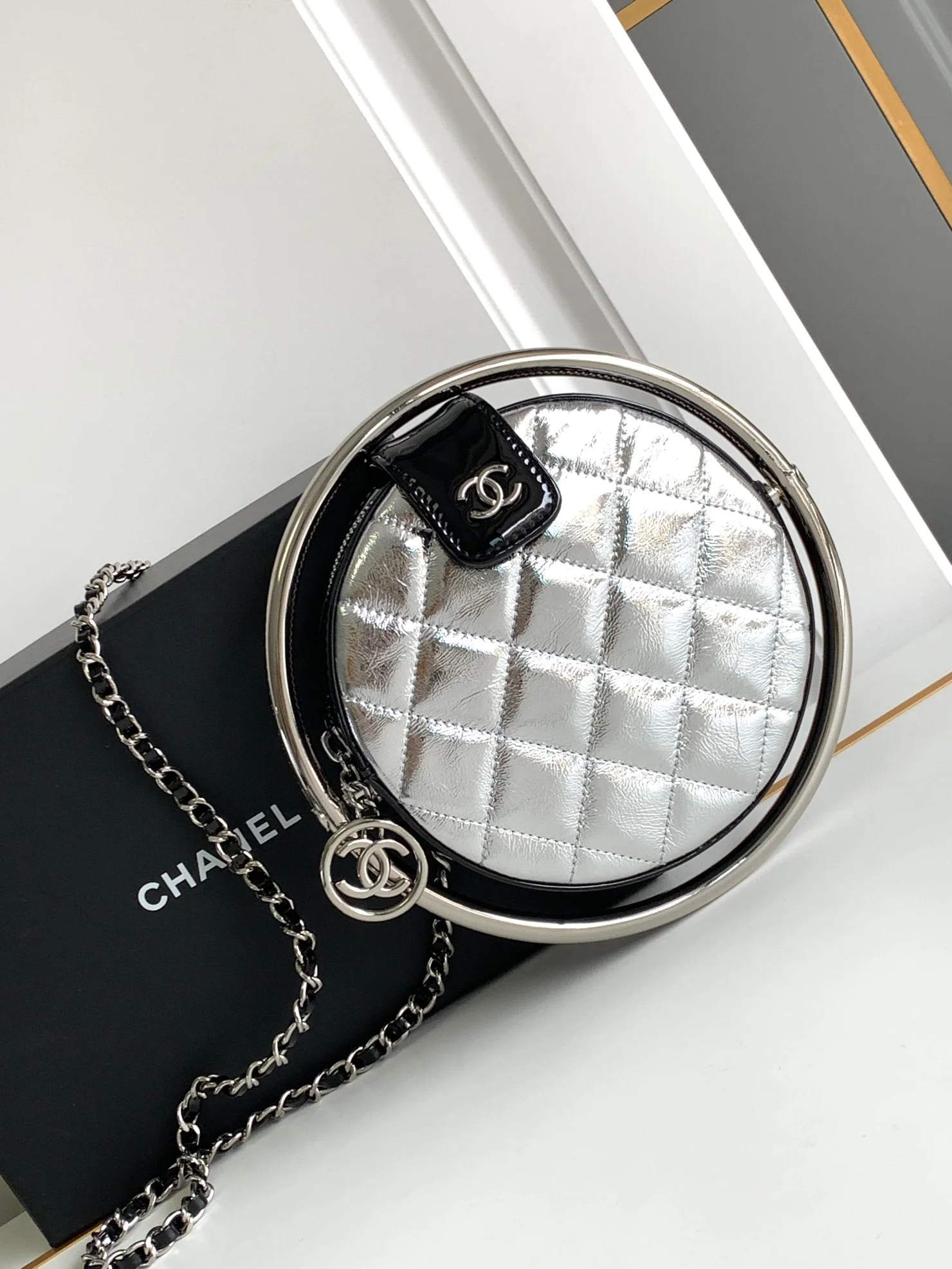 CHANEL Crossbody Bags (Silver-Black) 18X18X4 CM G50202608073136