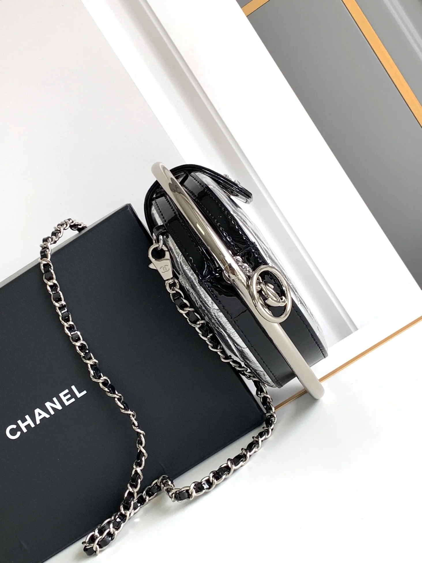 CHANEL Crossbody Bags (Silver-Black) 18X18X4 CM G50202608073136 - Image 2