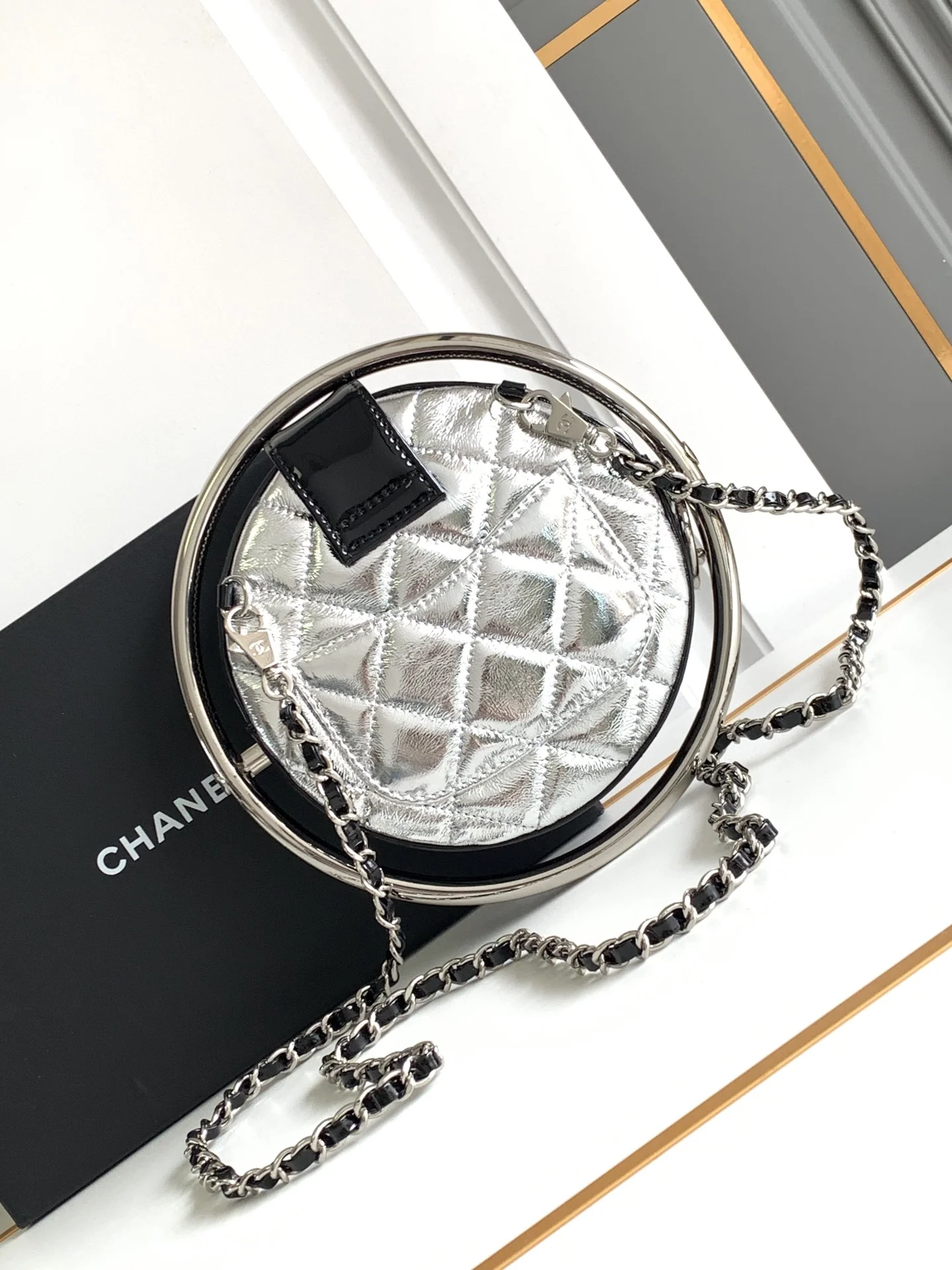 CHANEL Crossbody Bags (Silver-Black) 18X18X4 CM G50202608073136 - Image 3