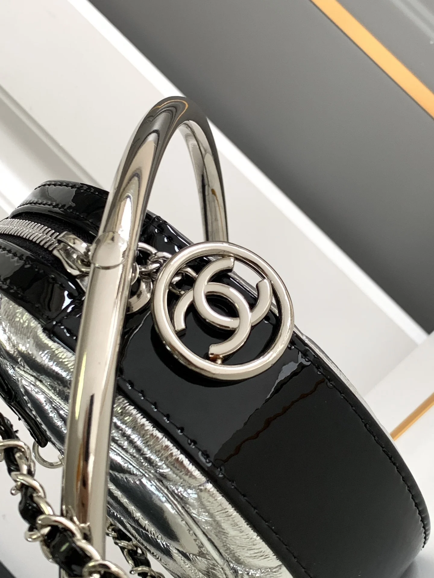 CHANEL Crossbody Bags (Silver-Black) 18X18X4 CM G50202608073136 - Image 6