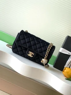 CHANEL Crossbody Bags Velvet (Black-Gold) 13X20X7CM F50202608072661