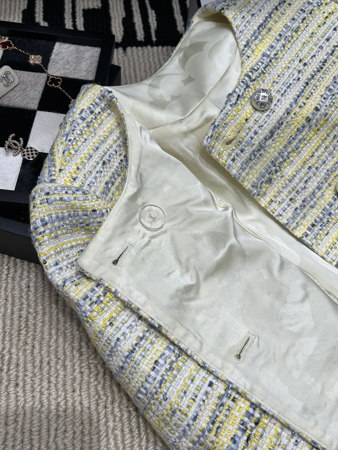 CHANEL Jackets Tweed & Silk S-M-L D25202608041404 - Image 3