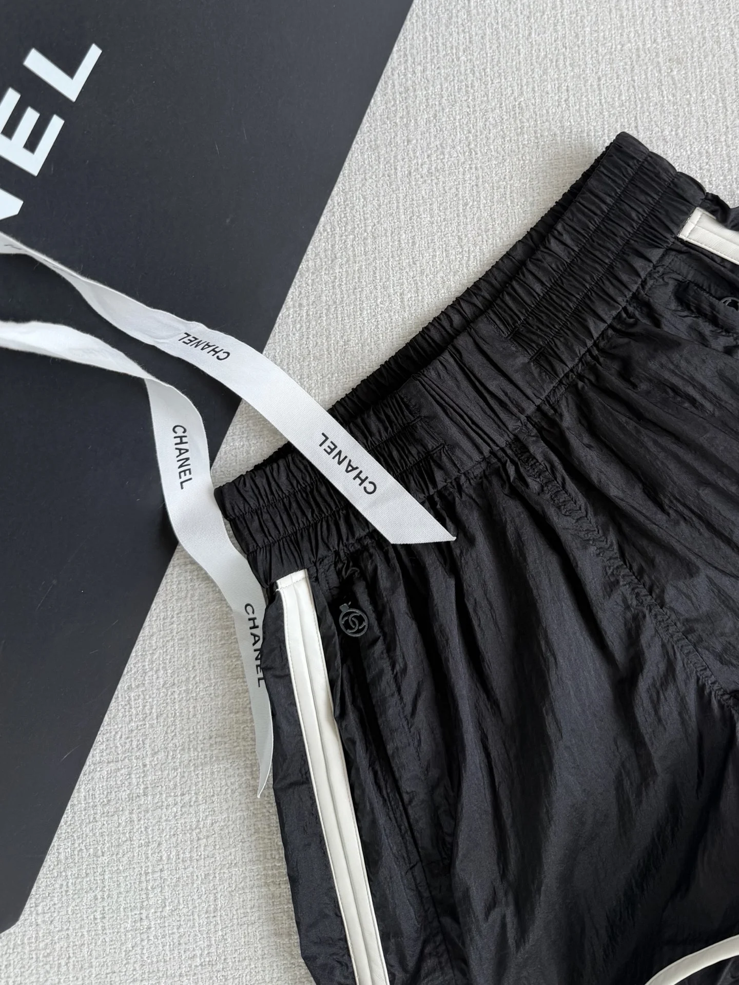CHANEL Shorts Leather S-L C05202608042682 - Image 2