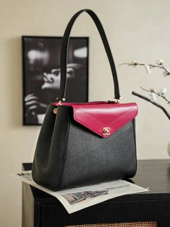 Alternative view of CHANEL Shoulder Bags Caviar Leather (Black-Red) One Size I30202608070764