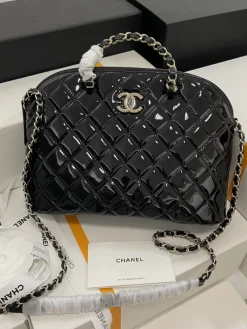 CHANEL Shoulder Bags Patent Leather (Black-Gold) 20X28X7CM H50202608072638