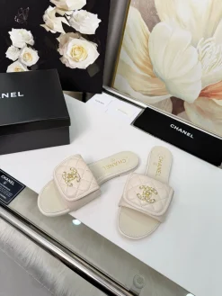 Alternative view of CHANEL Slides A50202608031055