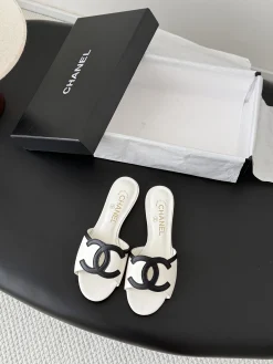 Alternative view of CHANEL Slides Calfskin & Lambskin EU35-39 B10202608030746
