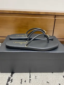 Alternative view of CHANEL Slides EU35-40 A60202608032884