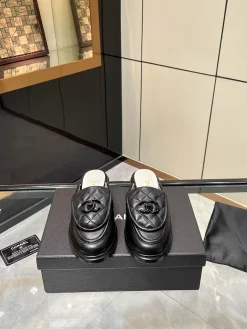 Alternative view of CHANEL Slides Lamb Leather EU35-40 B20202608031135