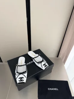Alternative view of CHANEL Slides Lamb Leather EU35-41 C00202608032777