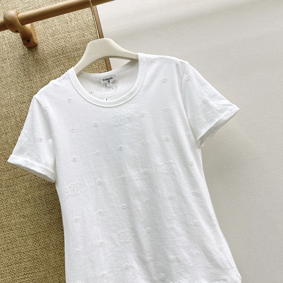 CHANEL T-shirts Cotton S-M-L A65202608042743 - Image 2
