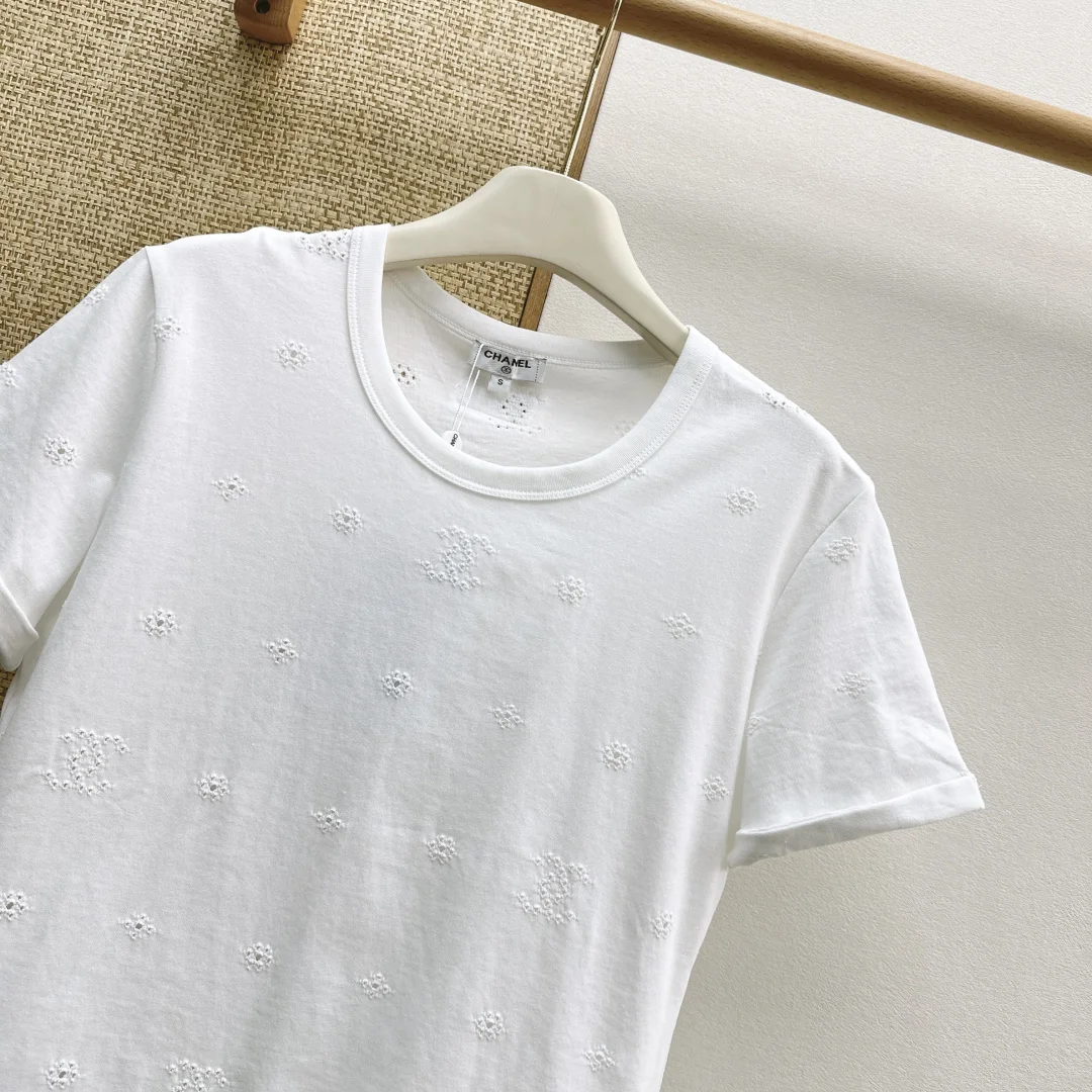 CHANEL T-shirts Cotton S-M-L A65202608042743 - Image 3