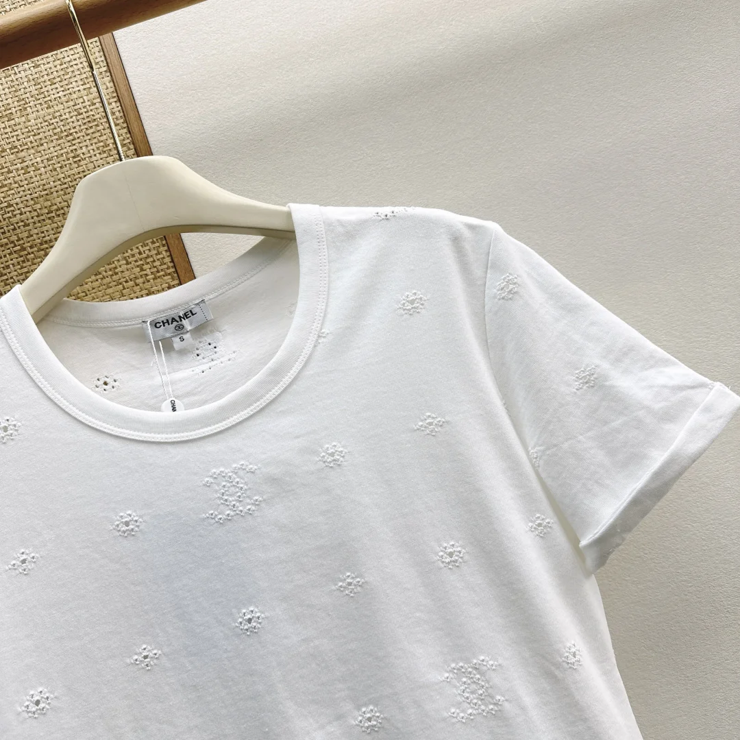 CHANEL T-shirts Cotton S-M-L A65202608042743 - Image 4