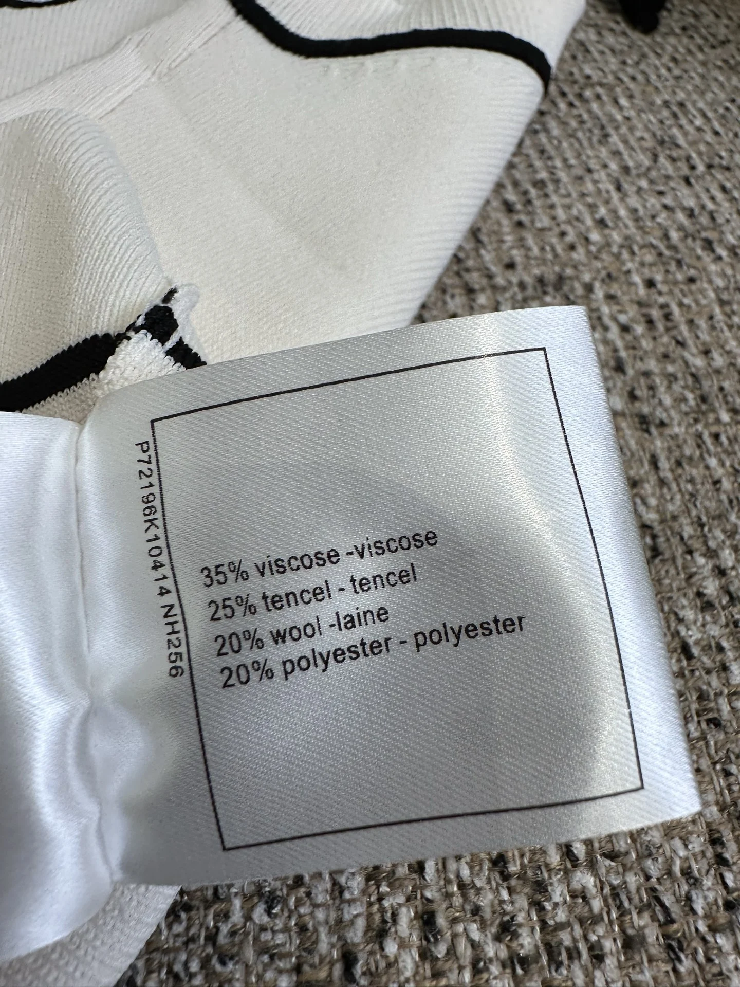 CHANEL T-shirts Knit S-M-L A65202608040372 - Image 2