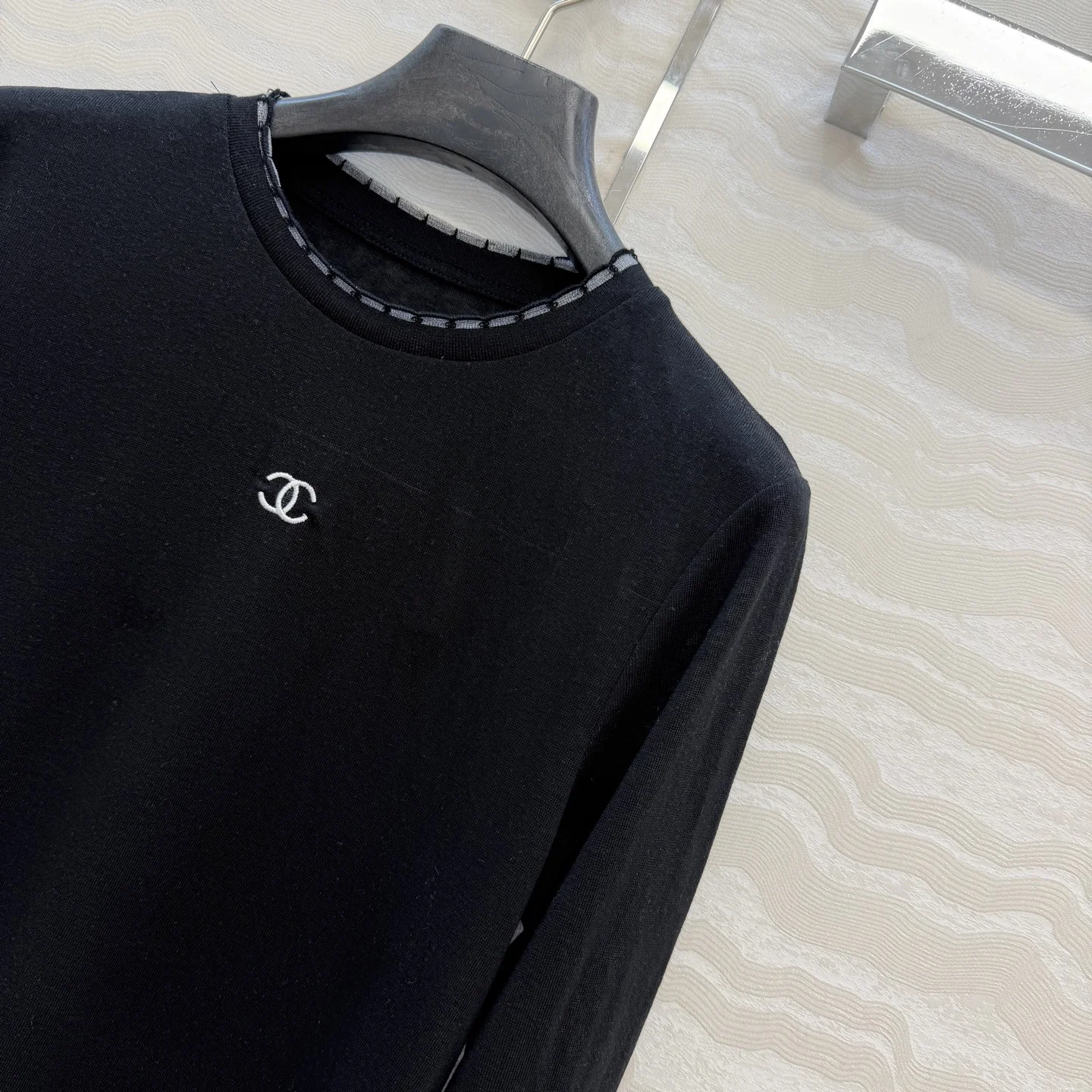 CHANEL T-shirts Lyocell S A70202608040001 - Image 3