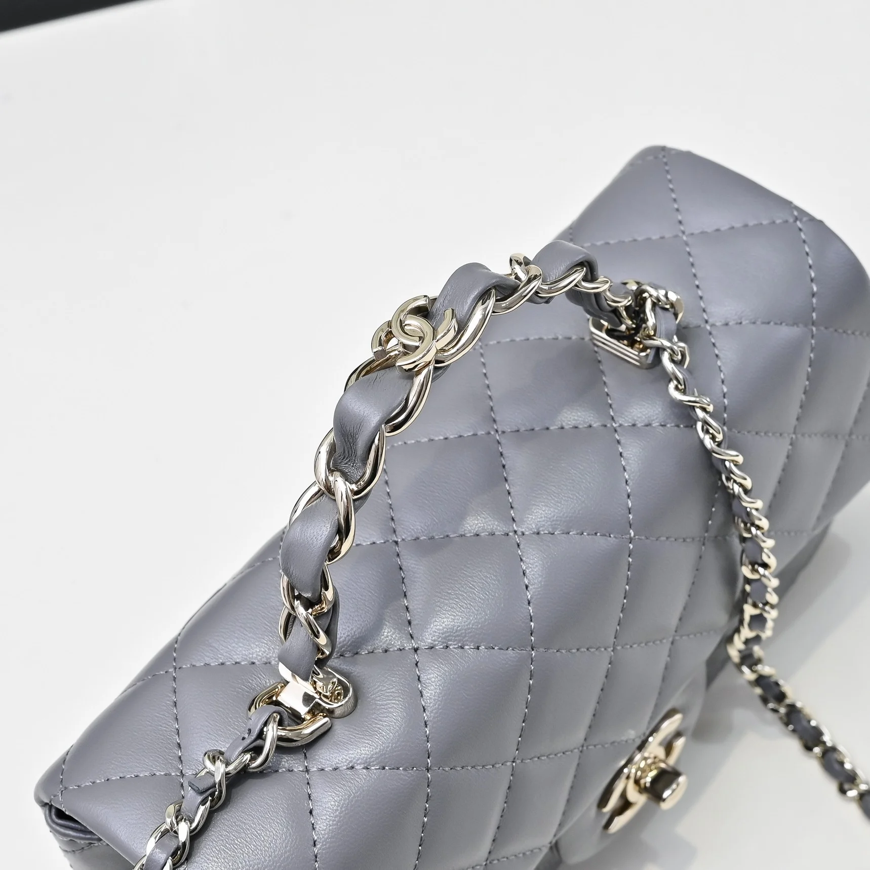 CHANEL Top Handle Bags Lamb Leather (Grey-Silver) 20X12X6CM G00202608072804 - Image 4