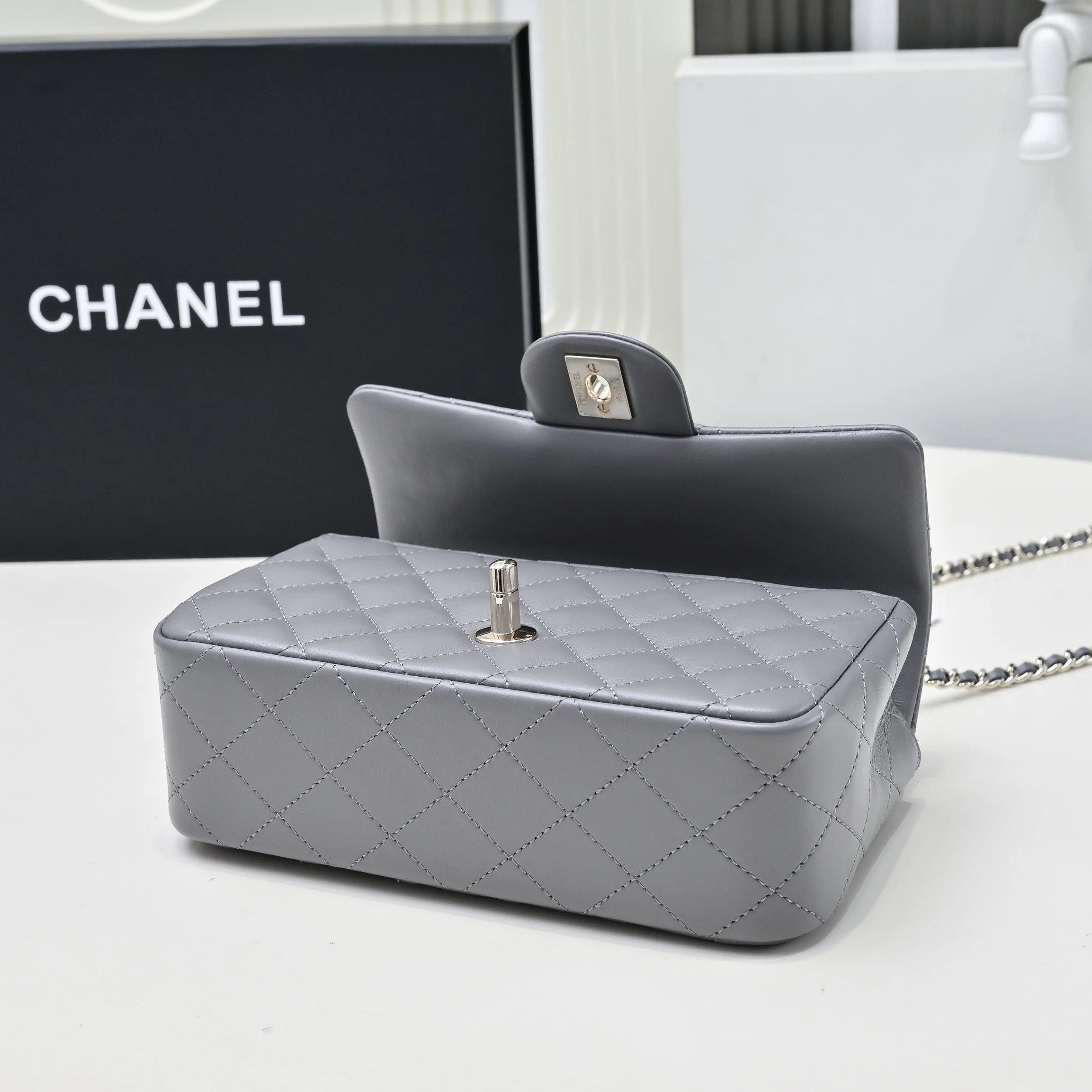 CHANEL Top Handle Bags Lamb Leather (Grey-Silver) 20X12X6CM G00202608072804 - Image 5