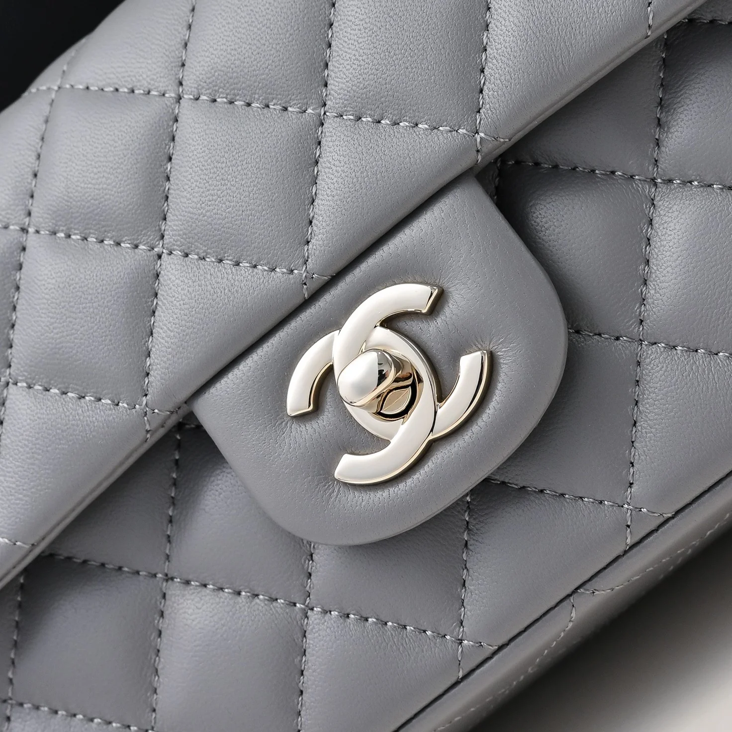 CHANEL Top Handle Bags Lamb Leather (Grey-Silver) 20X12X6CM G00202608072804 - Image 6