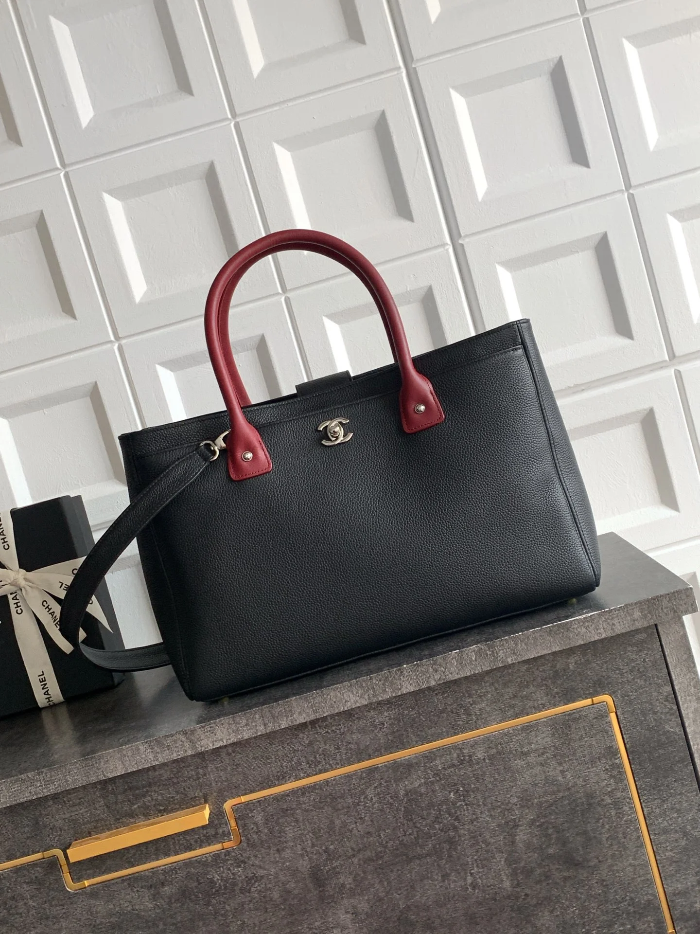 Alternative view of CHANEL Totes Bags Calfskin Leather (Black-Red) 24X36X14CM H50202608071201