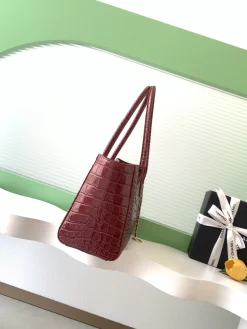 Alternative view of CHANEL Totes Bags Crocodile Embossed Leather (Burgundy-Gold) 20X39X13CM I00202608070667