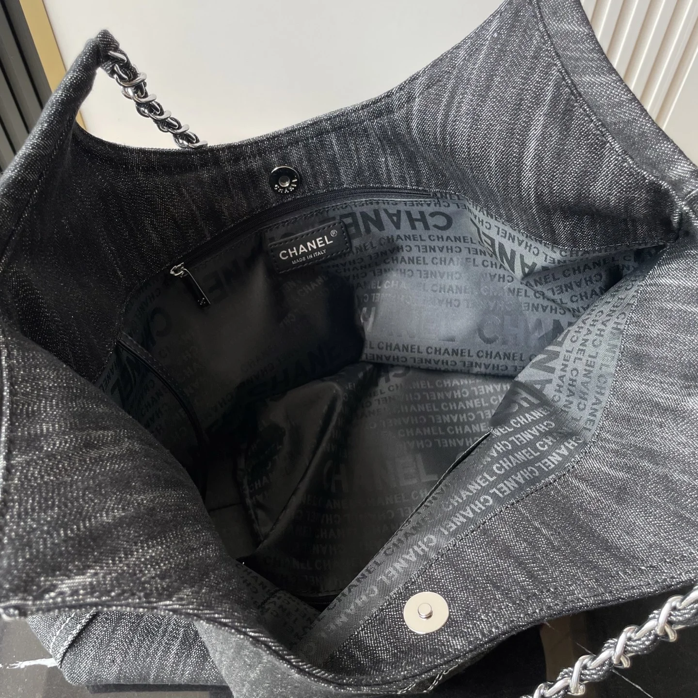 CHANEL Totes Bags Denim (Black-White) 35X48X14CM F50202608072076 - Image 6