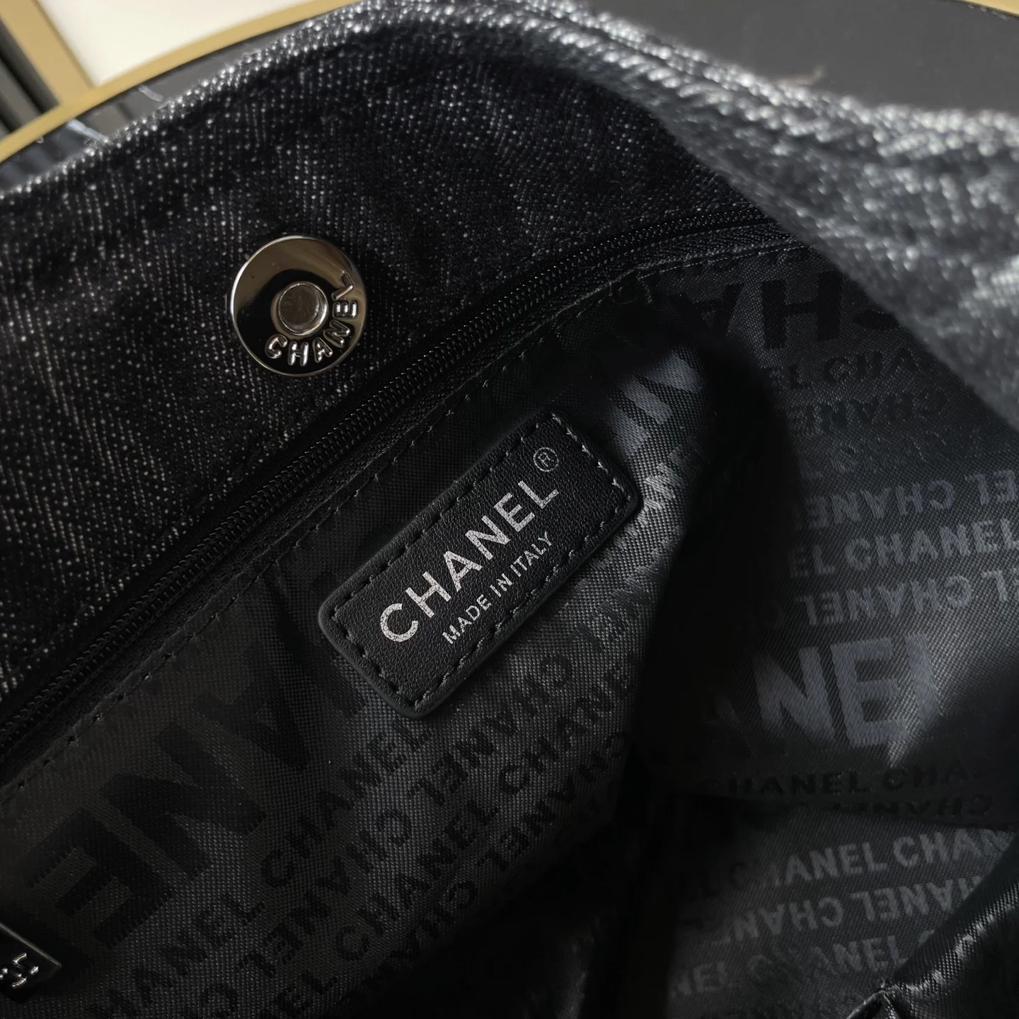 CHANEL Totes Bags Denim (Black-White) 35X48X14CM F50202608072076 - Image 7
