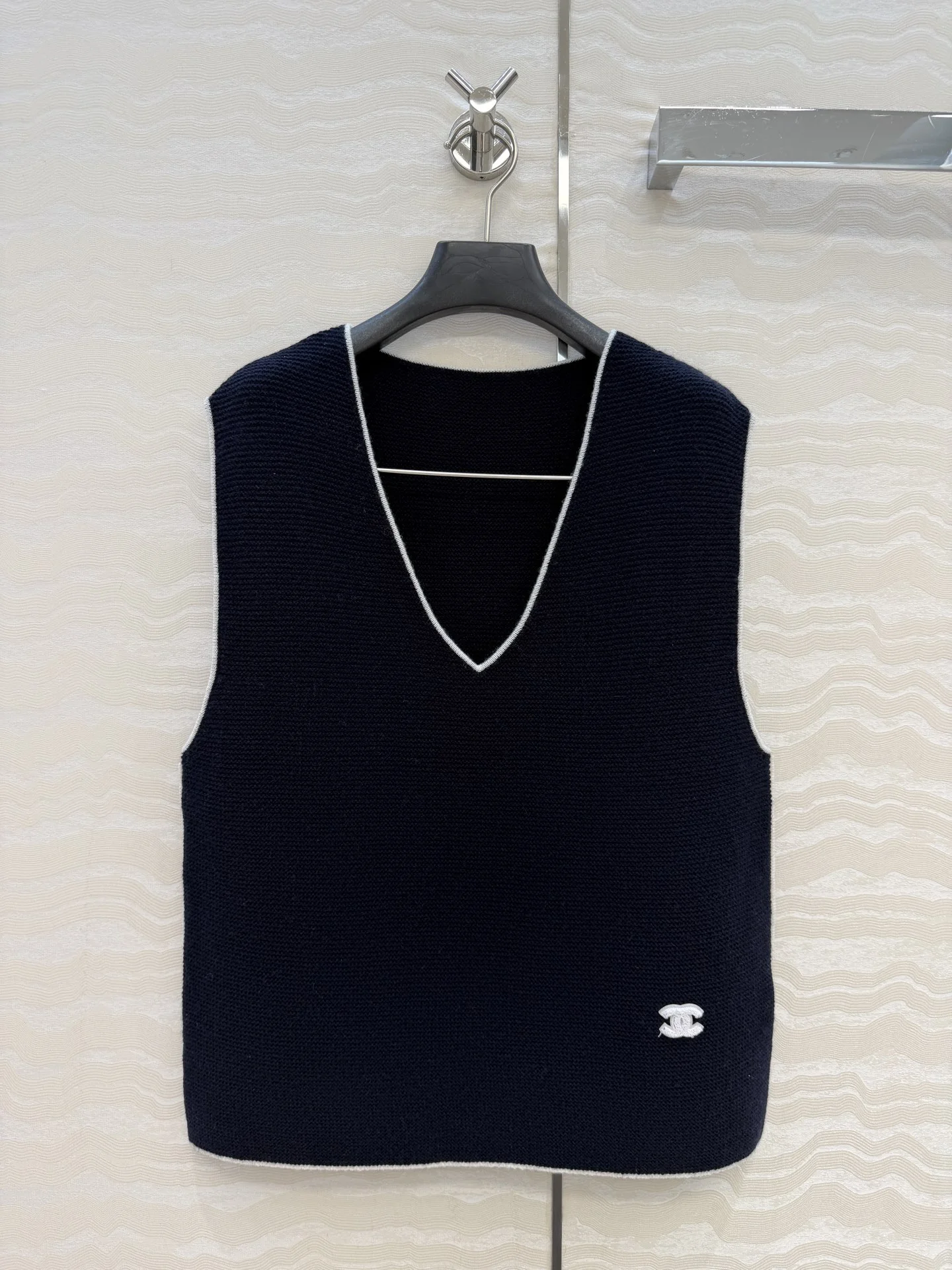 CHANEL Vests Cashmere 36-40 B85202608041717