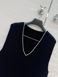 Alternative view of CHANEL Vests Cashmere 36-40 B85202608041717