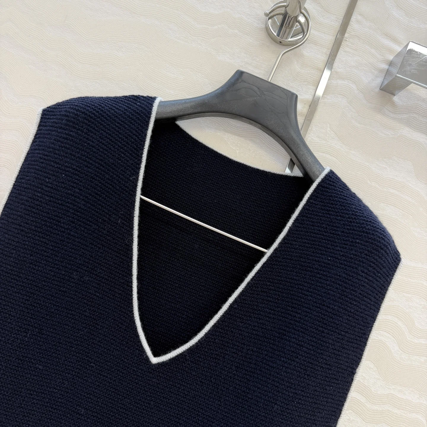 CHANEL Vests Cashmere 36-40 B85202608041717 - Image 4