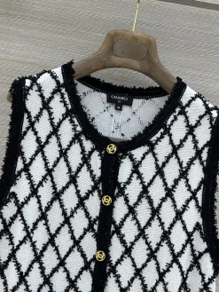 Alternative view of CHANEL Vests S B55202608041101