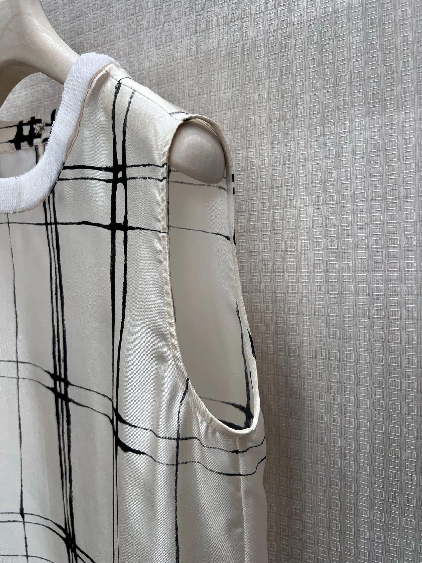 CHANEL Vests Silk 36-40 D65202608042231 - Image 7