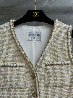 Alternative view of CHANEL Vests Tweed S-M-L F25202608042627