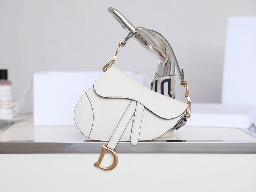 DIOR Shoulder Bags Pebbled Calfskin (White-Gold) 21X18X5CM H50202608060298