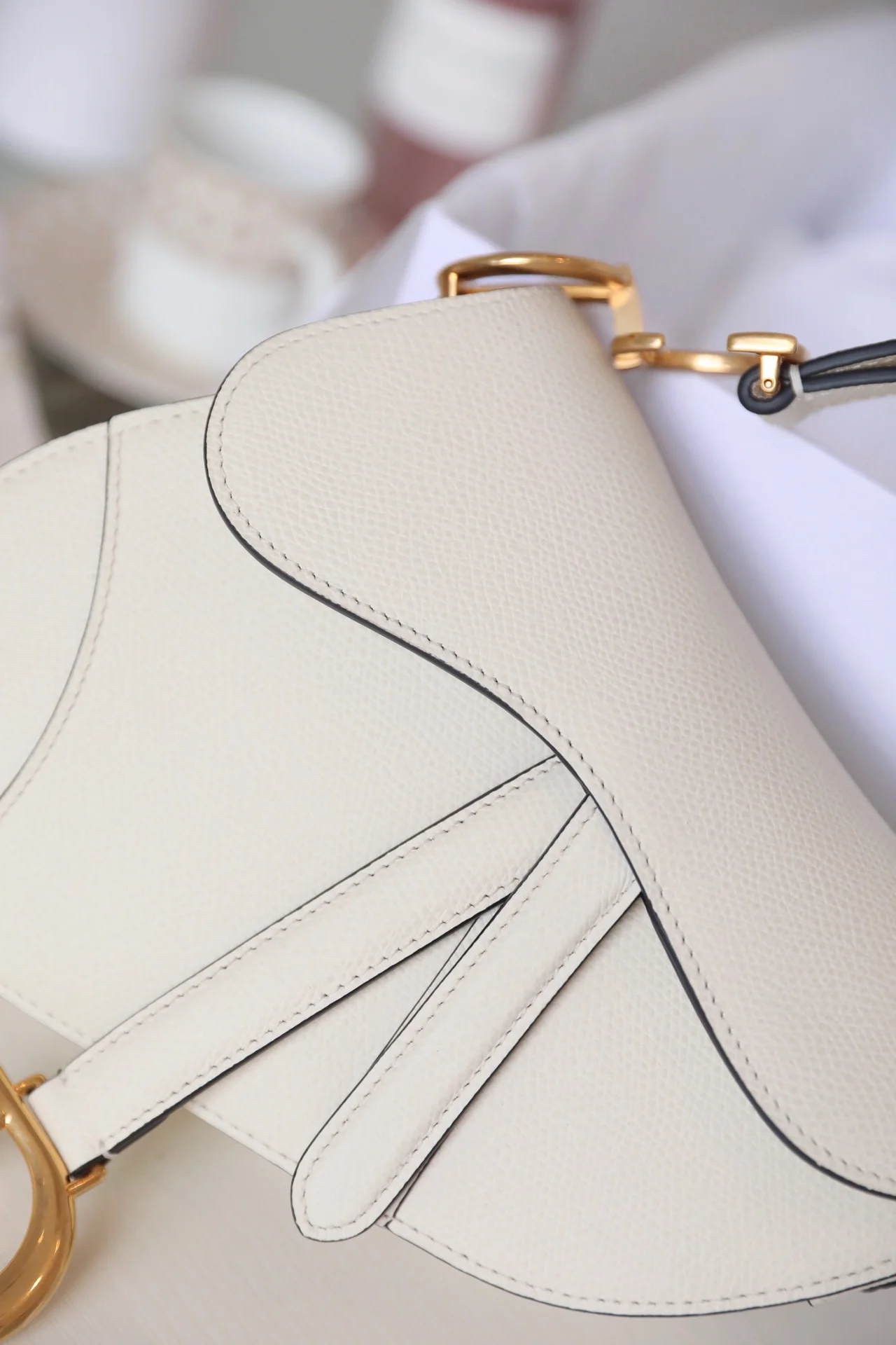 DIOR Shoulder Bags Pebbled Calfskin (White-Gold) 21X18X5CM H50202608060298 - Image 3