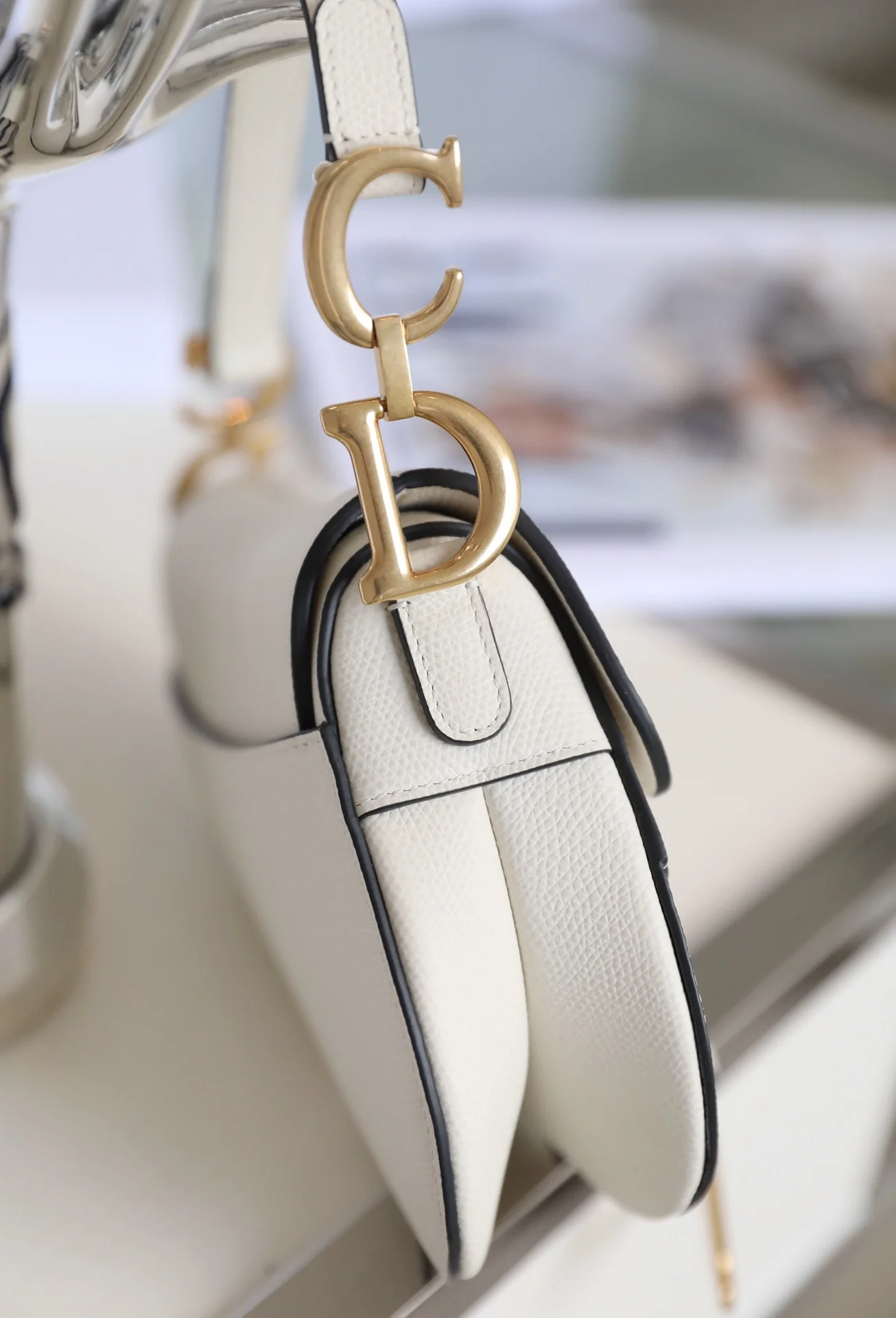 DIOR Shoulder Bags Pebbled Calfskin (White-Gold) 21X18X5CM H50202608060298 - Image 4
