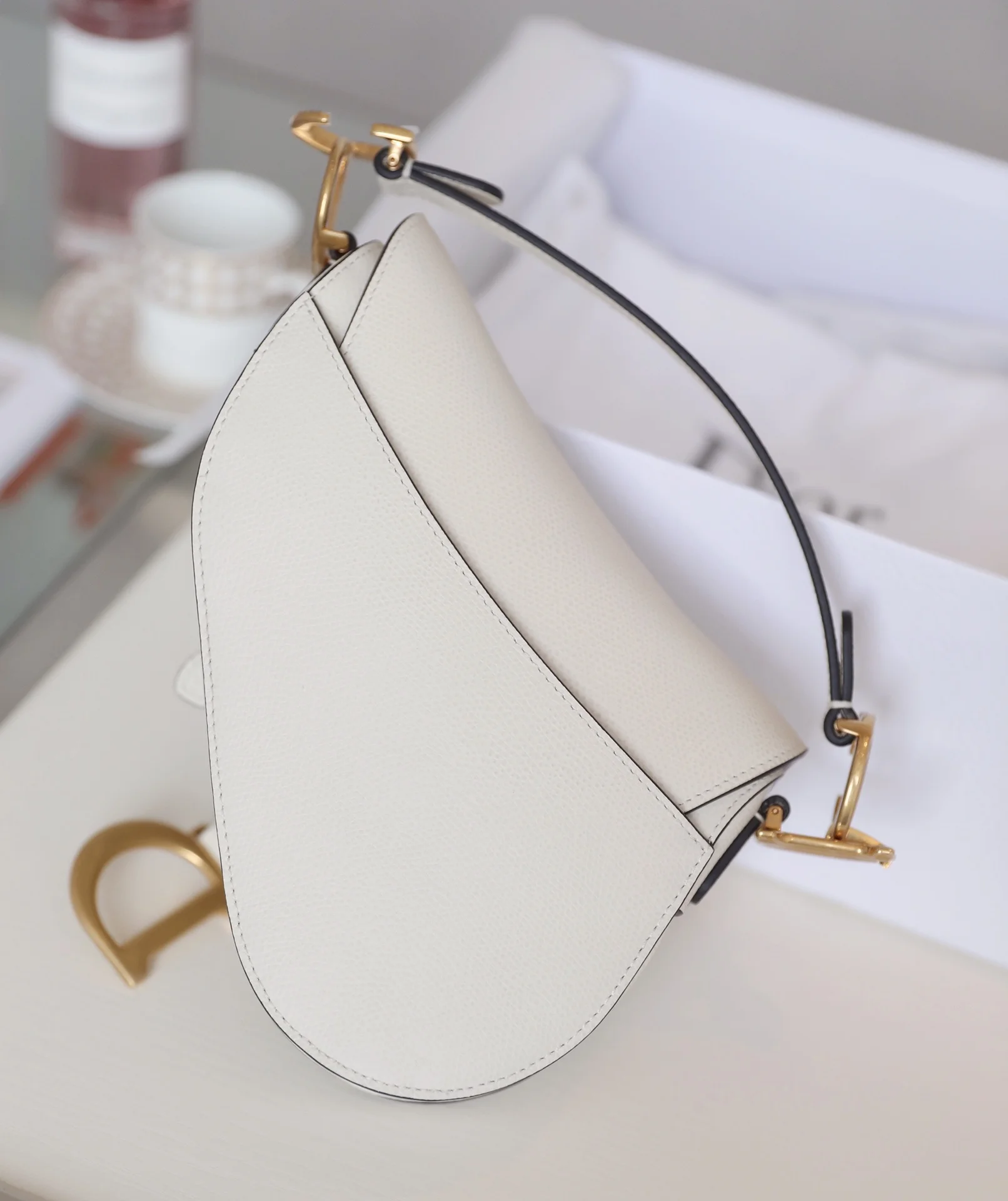 DIOR Shoulder Bags Pebbled Calfskin (White-Gold) 21X18X5CM H50202608060298 - Image 5