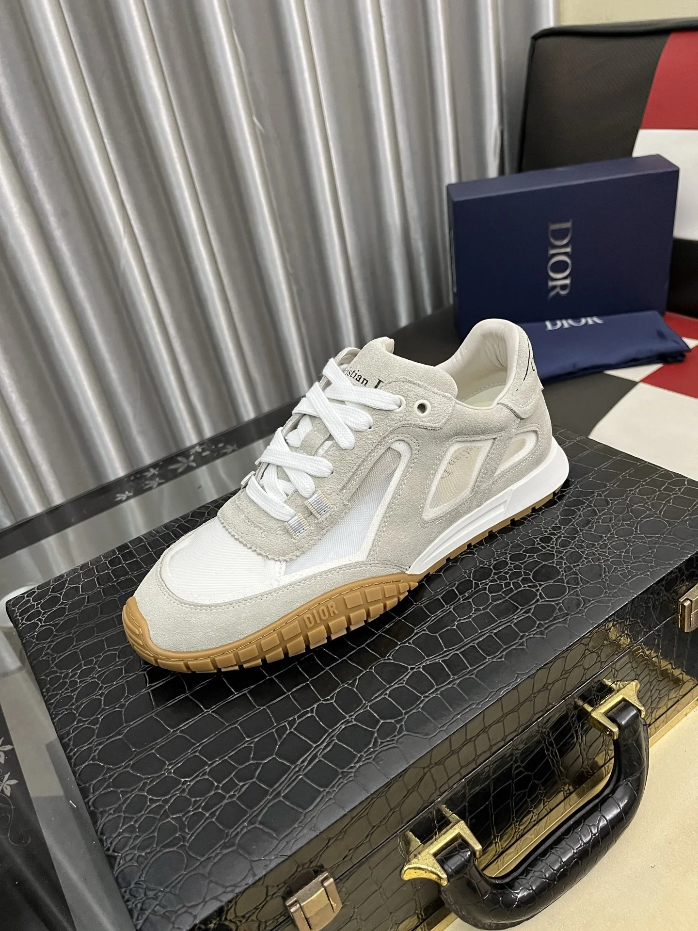 DIOR Sneakers Mesh and Calf Leather EU38-44 B40202608030145