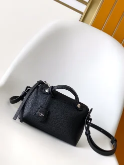 FENDI Shoulder Bags Calfskin Leather (Black) 20X9X12CM E80202608080095