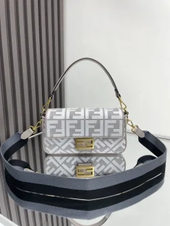 FENDI Shoulder Bags Canvas (Grey-Gold) 27X6X14CM D80202608080188