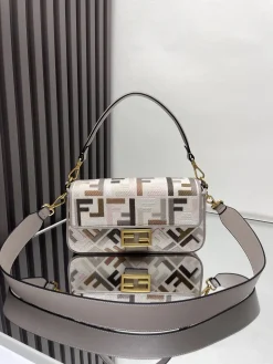 FENDI Shoulder Bags Canvas (White-Brown) 27X6X14 CM D80202608080191
