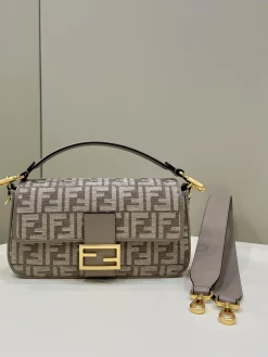 FENDI Shoulder Bags Chenille Leather (Brown-Gold) 27X6X15CM D80202608080196