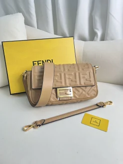 FENDI Shoulder Bags Lamb Leather (Beige-Gold) 27X15X6CM E60202608080000