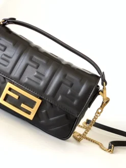 FENDI Shoulder Bags Lamb Leather (Black-Gold) 19X3X11CM D60202608080004