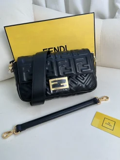 FENDI Shoulder Bags Lamb Leather (Black-Gold) 27X15X6CM E60202608080216