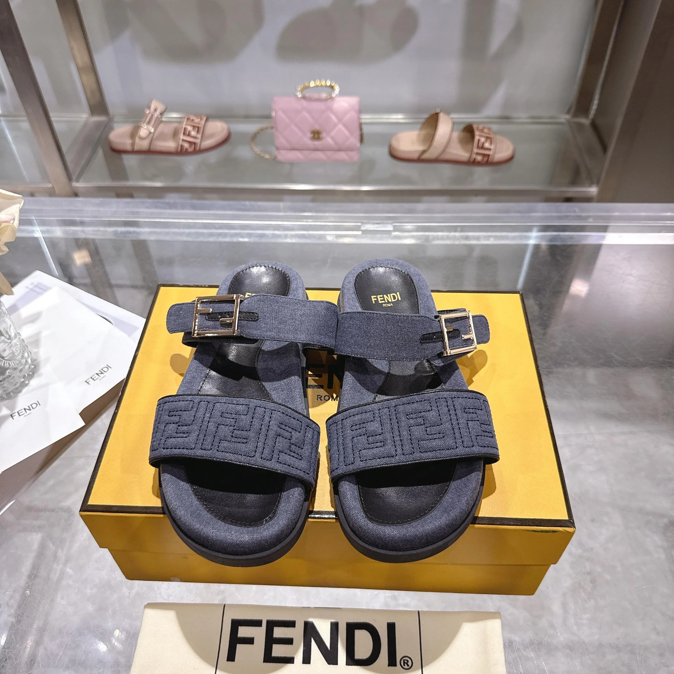 FENDI Slides Leather EU35-45 B00202608030032