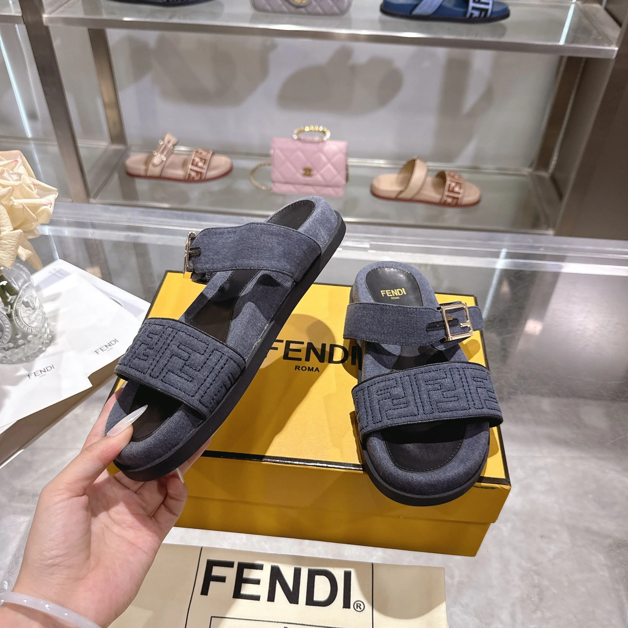FENDI Slides Leather EU35-45 B00202608030032 - Image 2